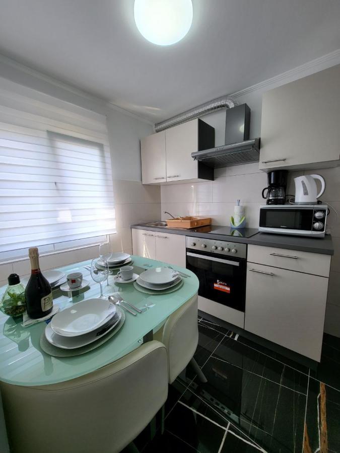 Apartman Dora With Sea View And Terrace Umag Exteriér fotografie
