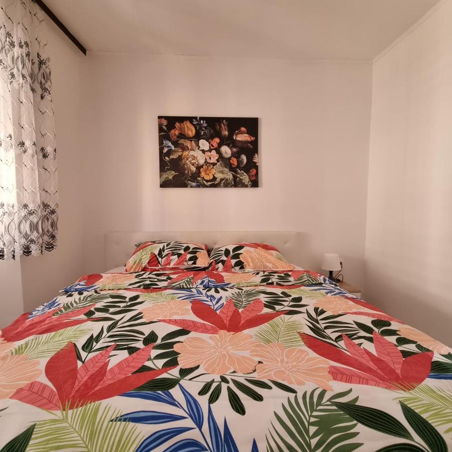 Apartman Dora With Sea View And Terrace Umag Exteriér fotografie