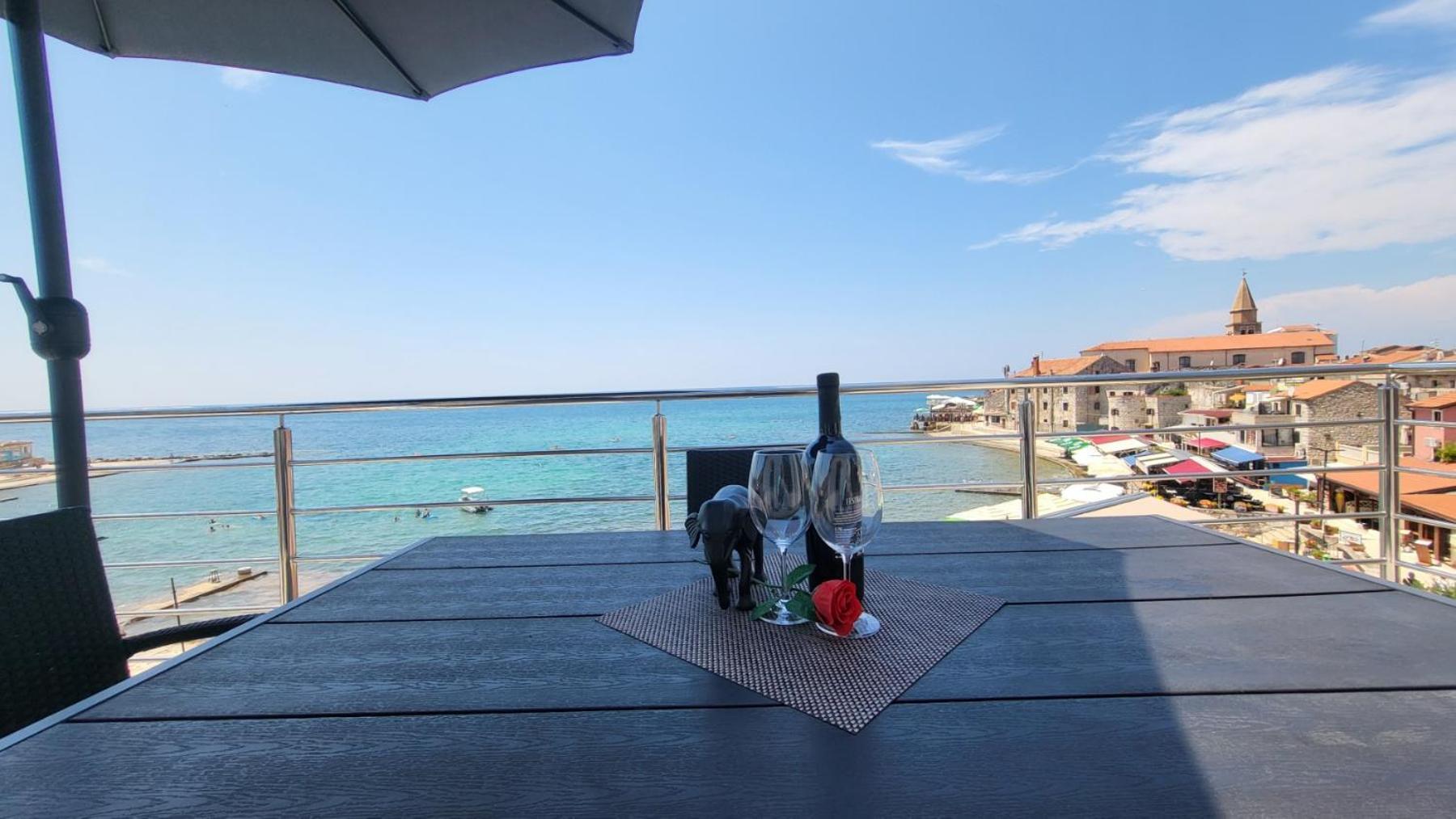 Apartman Dora With Sea View And Terrace Umag Exteriér fotografie