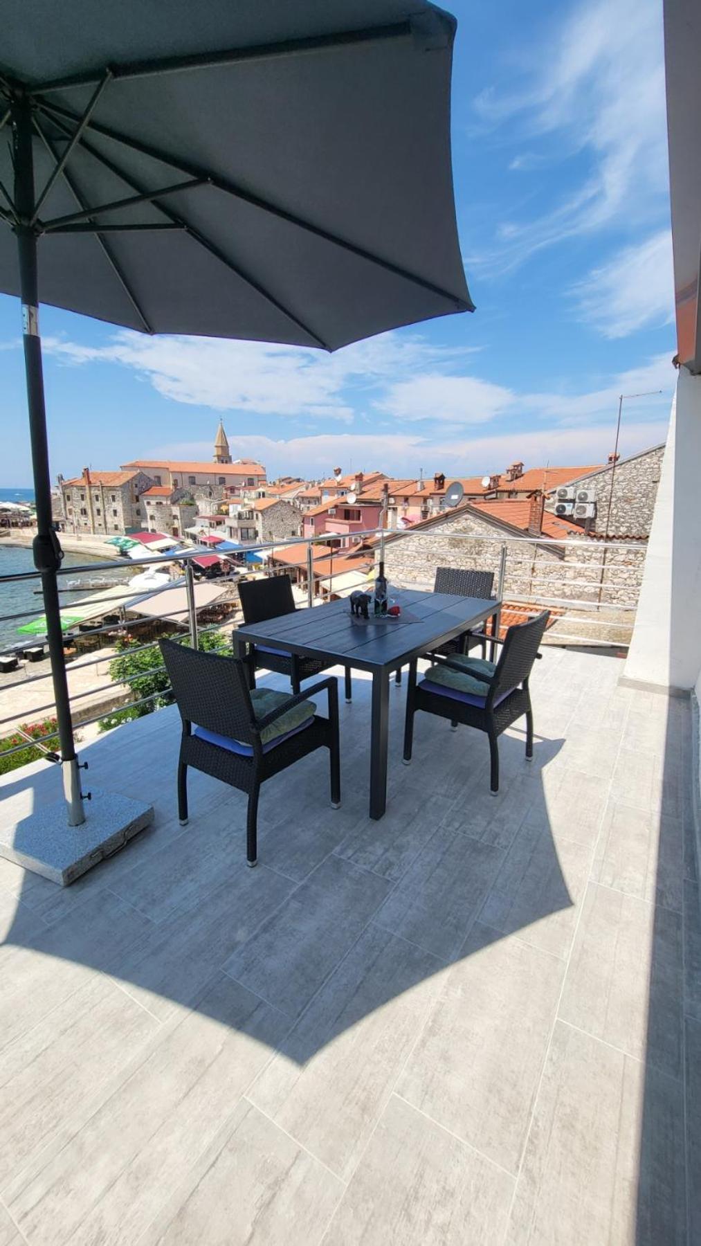Apartman Dora With Sea View And Terrace Umag Exteriér fotografie