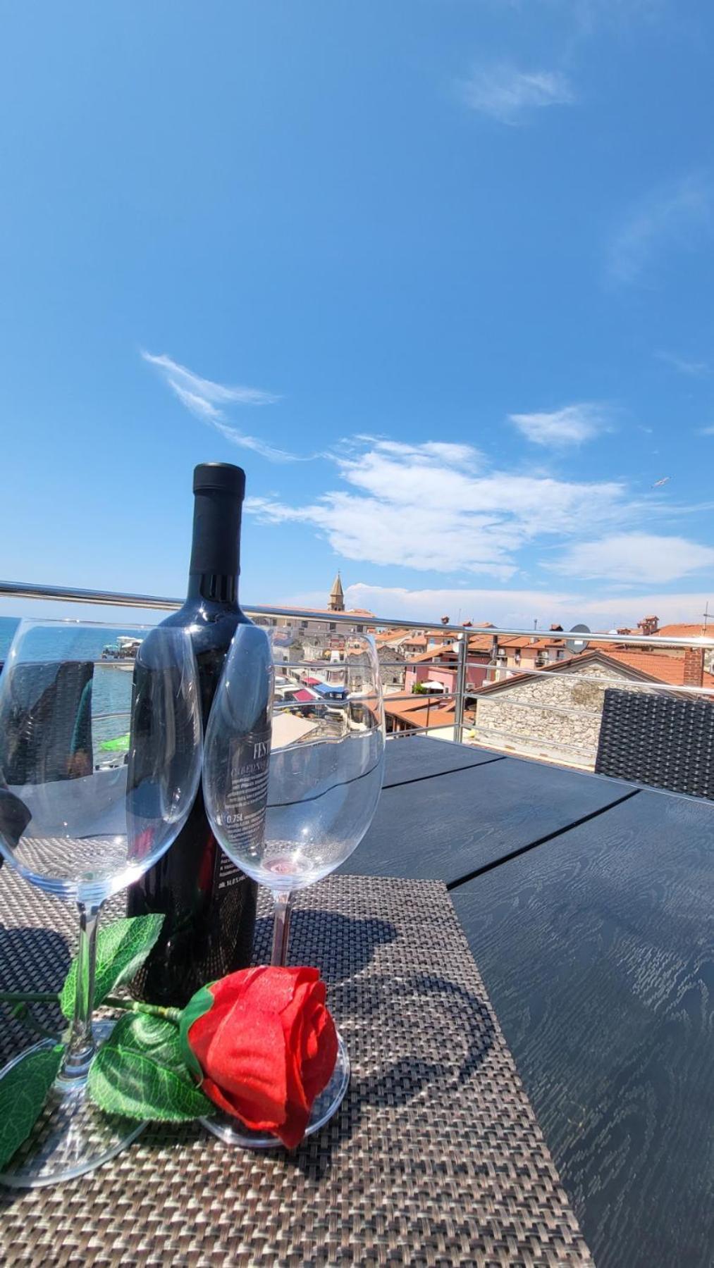 Apartman Dora With Sea View And Terrace Umag Exteriér fotografie