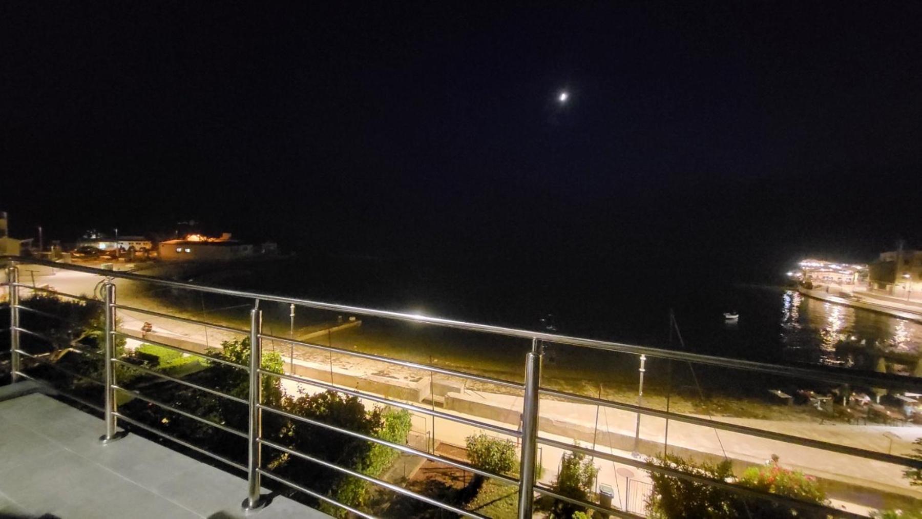 Apartman Dora With Sea View And Terrace Umag Exteriér fotografie
